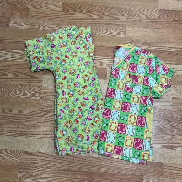 LOT 3 scrub tops size small - Picture 2 of 3